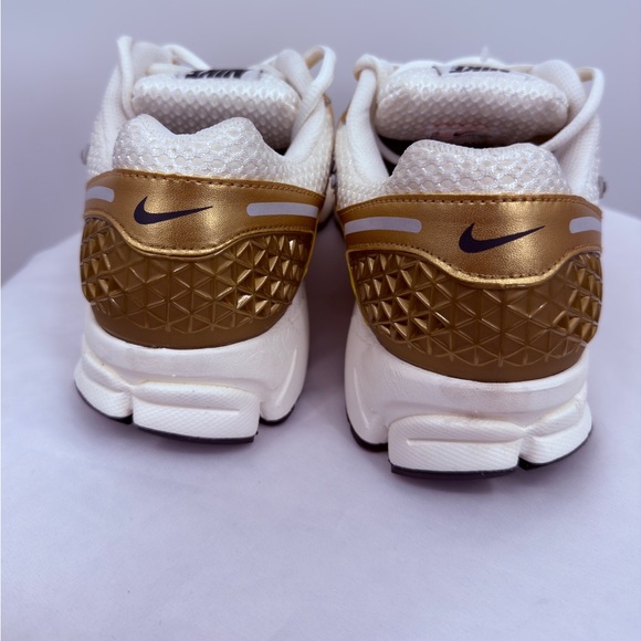 Nike Vomero 5 Gold Metallic White Sneakers Women’s Size 10 HF7723-001 - Picture 7 of 9